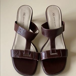 AK Anne Klein Size 7.5 Brown Shoes